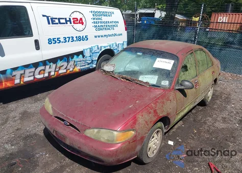 1999 Ford Escort Se from USA, damaged, VIN 1FAFP13P8XW124454